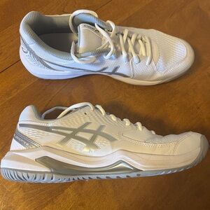 ASICS Men's White and Silver Athletic Sneakers